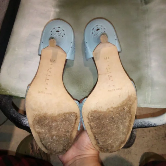 Heels - Picture 3 of 3